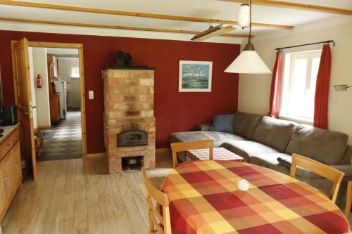 Ferienhaus am Wald mit Klavier, Holzofen, Sauna in 菲蘭克