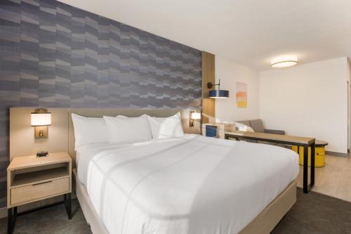 Comfort Inn & Suites Gaylord - main image