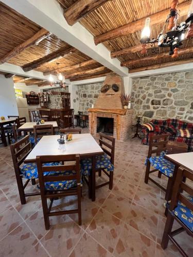 Shared lounge/TV area, Mi casita de Los Andes Cabana Familiar Apartaderos Merida in El Potrero