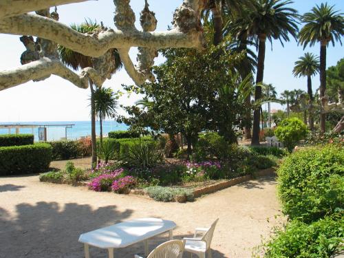 Studio à Bandol en bord de mer (Studio a Bandol en bord de mer) in Lescourche