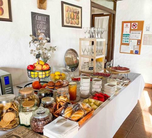 La Palmera. Casa rural con piscina privada. in Benadalid