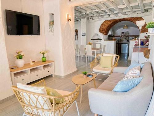 La Palmera. Casa rural con piscina privada. in Benadalid