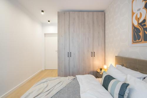 BOTANlQUE 1BR in Business Centre - Tap to explore photos