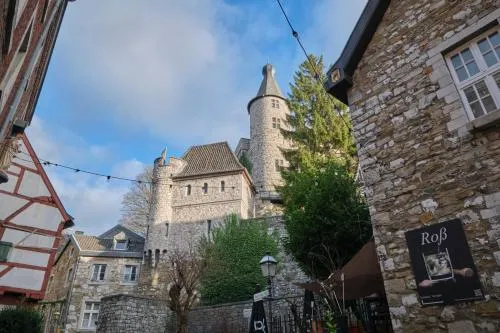 Historische Alte Mühle direkt an der Burg in Stolberg, Deutschland
