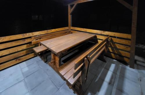 HIŠKA TIBAUT 122 vključene kopalne karte (HISKA TIBAUT 122 vkljucene kopalne karte) in บานอฟชี