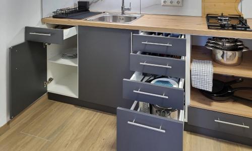 HIŠKA TIBAUT 122 vključene kopalne karte (HISKA TIBAUT 122 vkljucene kopalne karte) in บานอฟชี