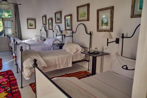 4 twin beds