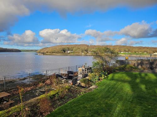 Beach Cottage, with stunning views