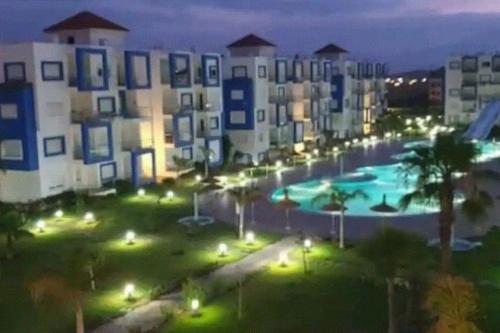 Superbe appartement au centre de Cabo Negro en résidence avec piscines et tobogan (Superbe appartement au centre de Cabo Negro en residence avec piscines et tobogan) in Cabo Negro