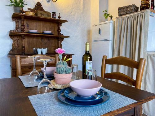 CasaBenadalid. Casa rural con piscina. in Benadalid