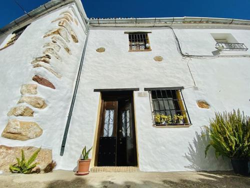 CasaBenadalid. Casa rural con piscina. in Benadalid