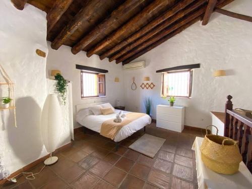 CasaBenadalid. Casa rural con piscina. in Benadalid