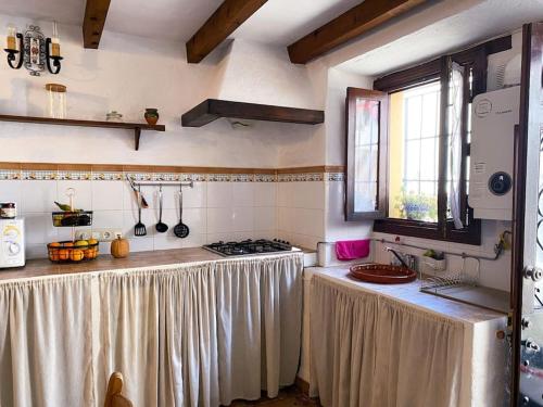 CasaBenadalid. Casa rural con piscina. in Benadalid