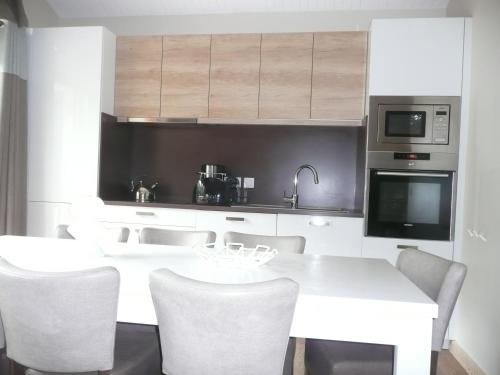 Three-Bedroom Apartment with Cabin (8 Adults)