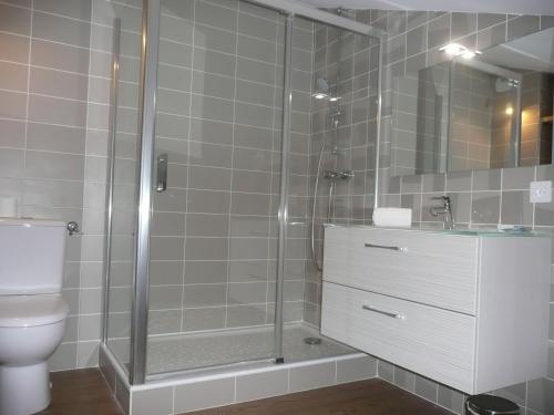 Two-Bedroom Apartment with Cabin (5 Adults)