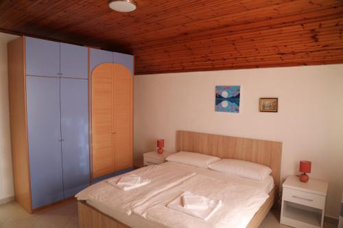 1 double bed