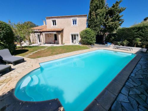Villa avec Piscine, sans vis-à-vis, plage à 13mn à pieds gîte à louer Les Sablettes