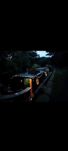 Cosy, secluded narrow boat