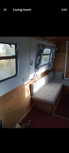 Cosy, secluded narrow boat