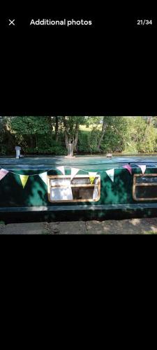 Cosy, secluded narrow boat