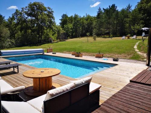 Maison de vacances avec piscine chauffée et spa