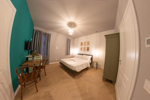 Deluxe Room image 10