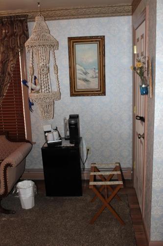 Carriage Stop Bed & Breakfast - image 4