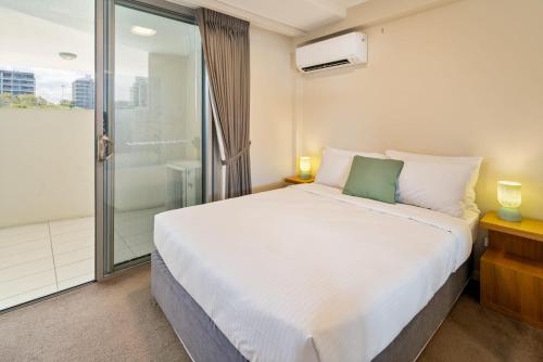 Three-Bedroom Apartment with Ocean View image 10