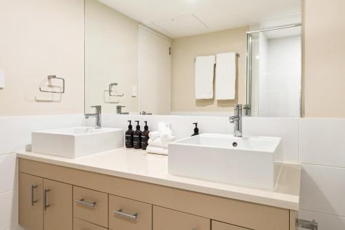 Three-Bedroom Apartment with Ocean View image 7