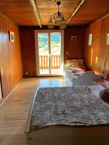 1 double bed, 2 twin beds