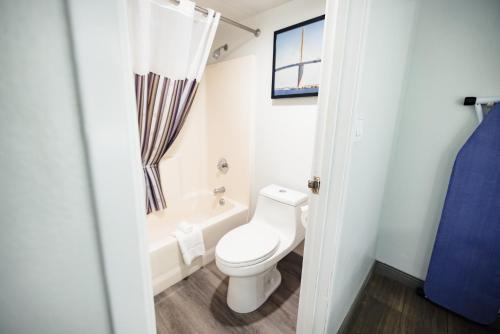 Double Room with Two Double Beds - Non-Smoking image 2
