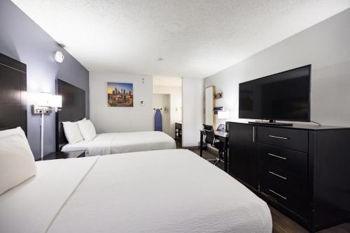 Double Room with Two Double Beds - Non-Smoking image 7