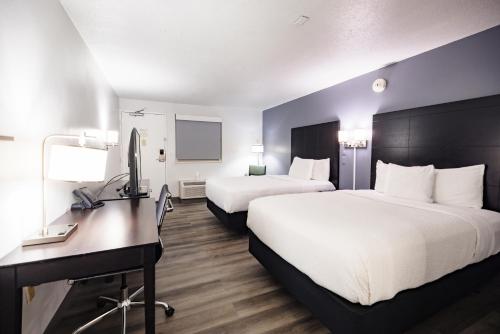 Double Room with Two Double Beds - Non-Smoking image 8