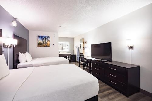 Double Room with Two Double Beds - Non-Smoking image 5
