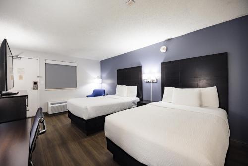 Double Room with Two Double Beds - Non-Smoking image 6