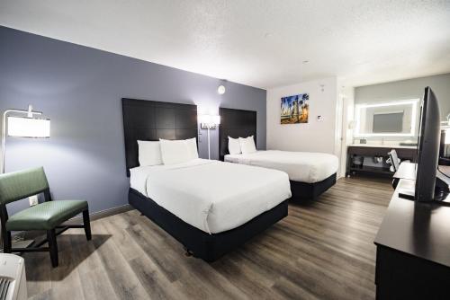 Double Room with Two Double Beds - Non-Smoking image 3