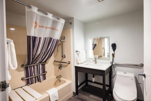 Double Room - Mobility Access/Non-Smoking image 3