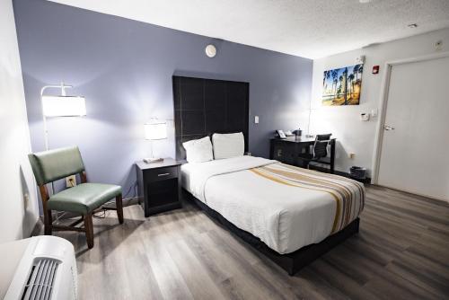 Double Room - Mobility Access/Non-Smoking image 2