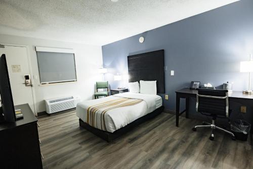 Double Room - Mobility Access/Non-Smoking image 4