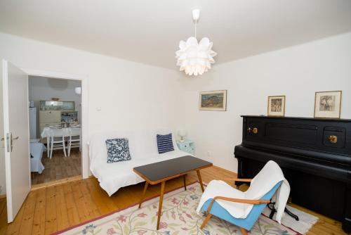 Dům u splavu (Dum u splavu) in Karolinka