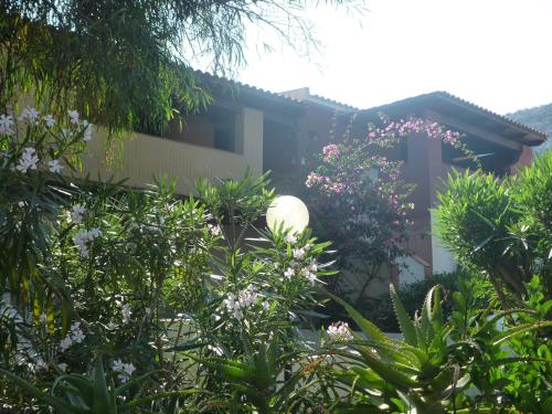 One-Bedroom Apartment with Garden View