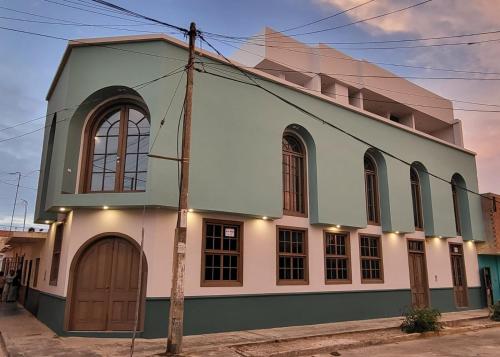 . Puerto Malabrigo, Plaza de Armas (Chicama, Peru)
