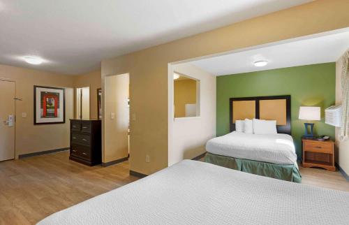 2 double beds