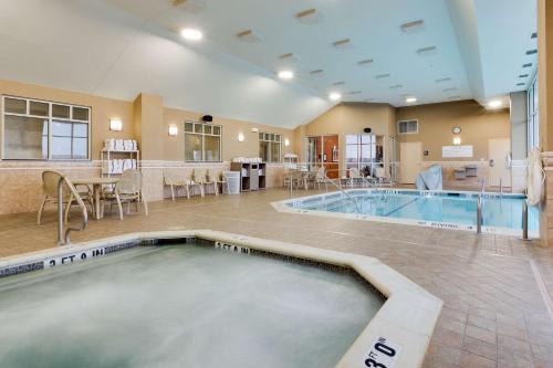 Drury Inn & Suites St. Louis/O'Fallon IL - image 8
