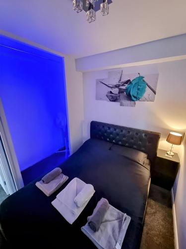 Sleek & Stylish - E15 Apartment With Parking, Лондон