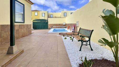 Lovely Villa Magnolia with pool, BBQ and WiFi in Tenerife South