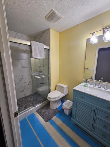 Fully furnished home with lots of natural lighting and personal office space in Fayetteville, USA
