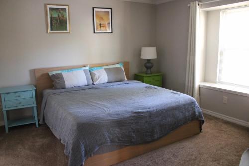 Fully furnished home with lots of natural lighting and personal office space in Fayetteville, USA