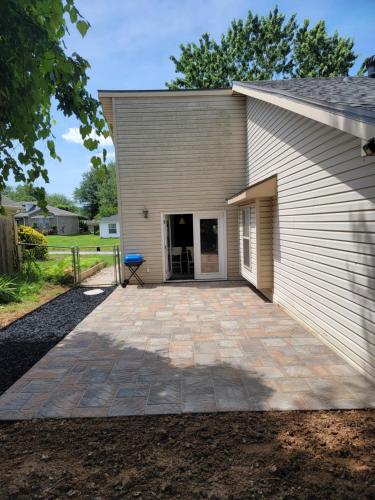 Fully furnished home with lots of natural lighting and personal office space in Fayetteville, USA