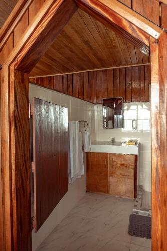 Bathroom, Leleana Resort Kolombangara in Gizo